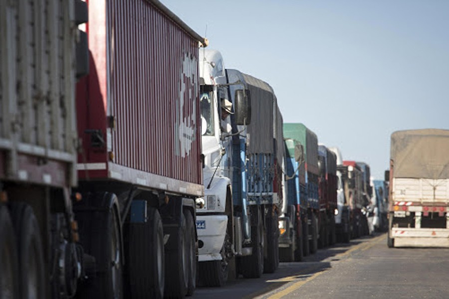 Anuncian para el fin de semana paro y piquetes de transportistas de carga de granos y cereales | Nacionales