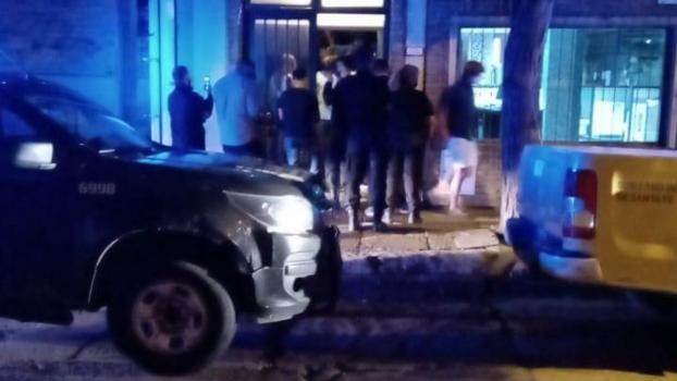 La Policía desactivó una fiesta clandestina con más de 50 personas en una casa | Información General