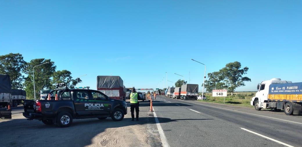 Transportistas continúan cortando el paso de camiones en rutas del territorio santafesino | Noticias