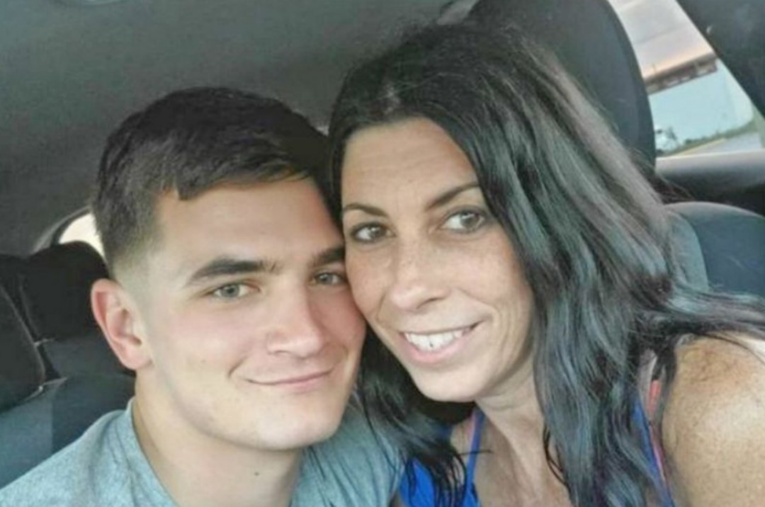 Tiene 50 años, es abuela y conoció al amor de su vida en Tinder: el joven tiene 28 y están por casarse | Redes