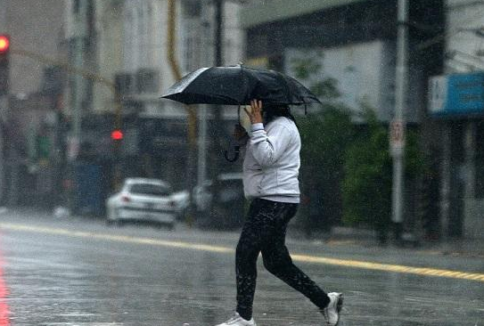 Llegó el alivio y continúa vigente el alerta meteorológico en la ciudad y la región | Información General