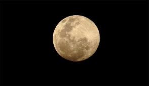 Las personas duermen menos la noches antes de la luna llena | Información General