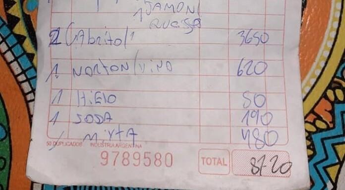 "Estafados": turistas pagaron casi $9000 para cenar y les cobraron hasta el hielo | Noticias