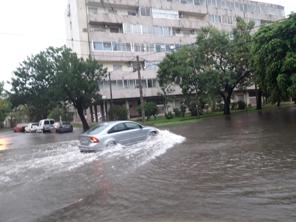 Diluvio en Santa Fe: calles inundadas y barrios anegados | Noticias