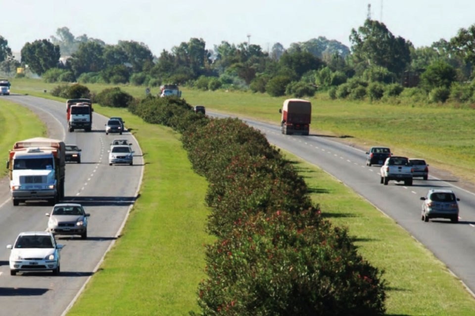 Un trabajador fue atacado a balazos para robarle la moto en la autopista Rosario Santa Fe | Noticias
