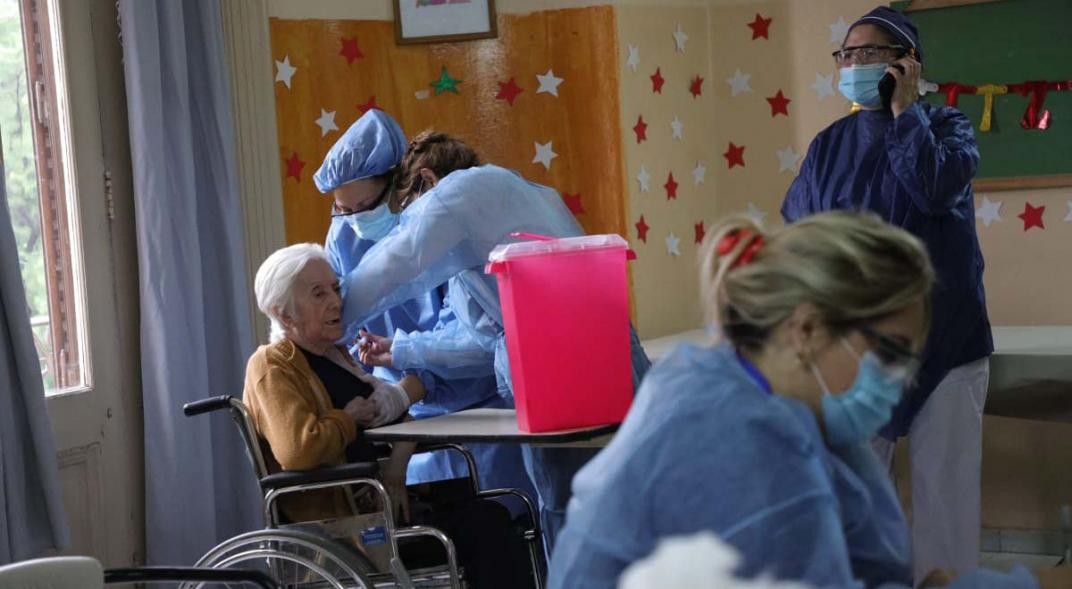 Córdoba inicia campaña de vacunación contra el coronavirus en los geriátricos | Nacionales