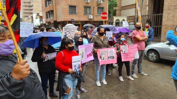 Reclaman justicia frente a consulados paraguayos por la muerte de dos nenas argentinas de 11 años | Información General