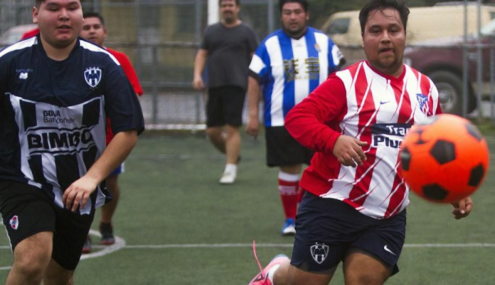 Organizaron un torneo de fútbol para jugadores que pesen más de 90 kilos | Información General