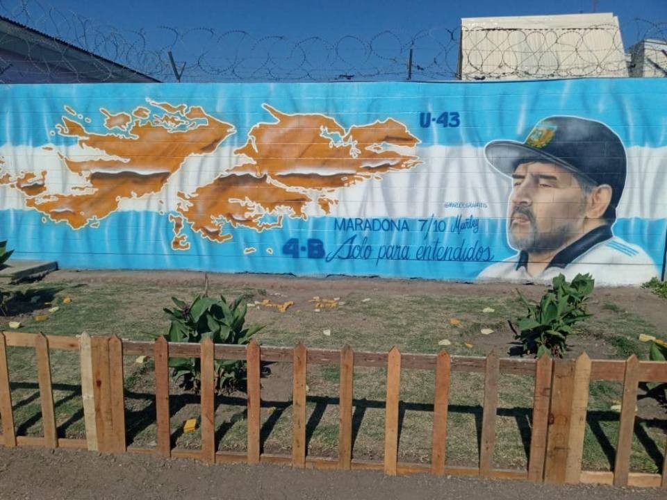 Un grupo de presos realizó un homenaje a Maradona en la cárcel de González Catán | Información General
