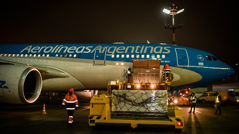 Sale el cuarto vuelo de Aerolíneas Argentinas para traer vacunas desde Moscú | Noticias