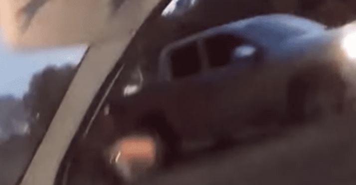 Detienen al hombre que chocó y arrastró con su camioneta el auto en el que iba su expareja | Información General