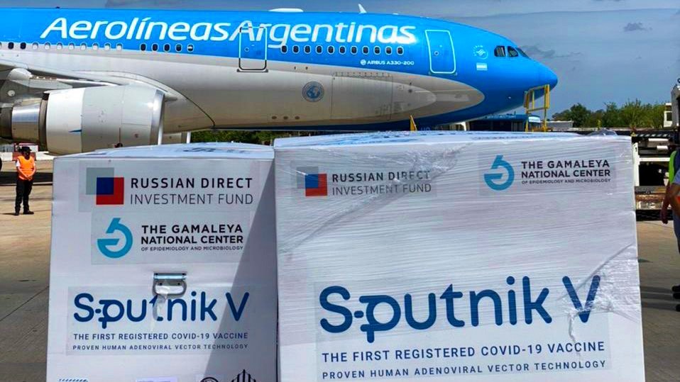Llegó el avión de Aerolíneas con vacunas de Rusia: trajo 400.000 dosis | Nacionales