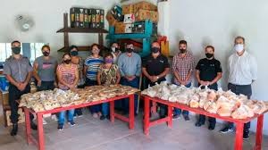 Detenidos elaboran panificados y cosechan verduras para comedores | Juntos y solidarios