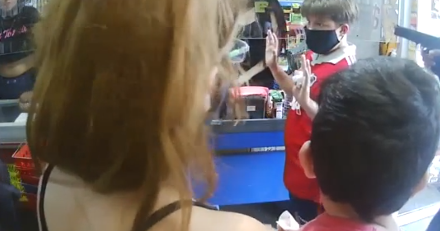 Terror en un supermercado:delincuentes dispararon delante de un nene en brazos | Información General