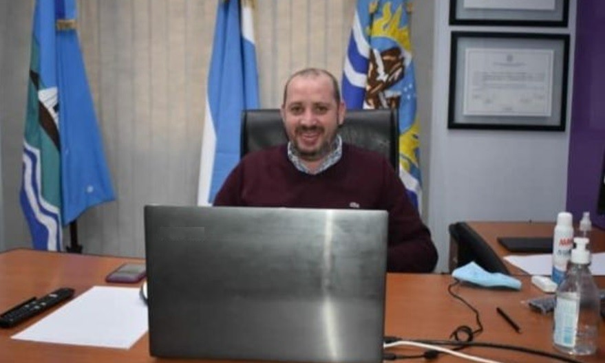 Críticas al intendente que decidió vacunarse junto a su esposa y el chofer | Información General