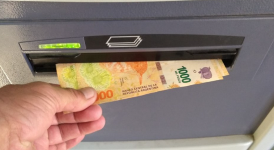 Últimos días del pago de $2000 y $3.000 extra para AUH: ¿Quiénes la cobran? | Nacionales