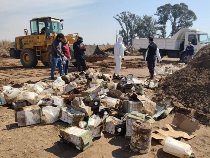 La Pampa: Multaron con $ 27 millones a una empresa por enterrar bidones de agrotóxicos | Nacionales