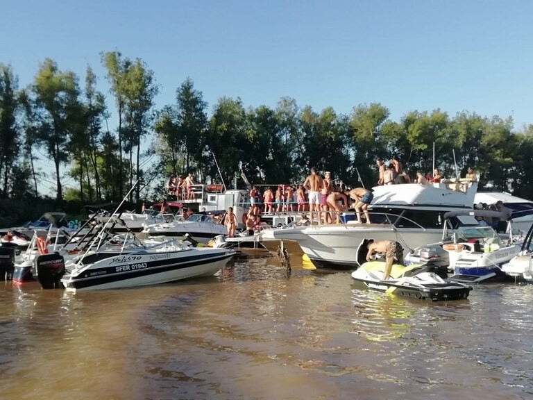 El video de la increíble fiesta clandestina vip sobre yates en el Delta | Información General