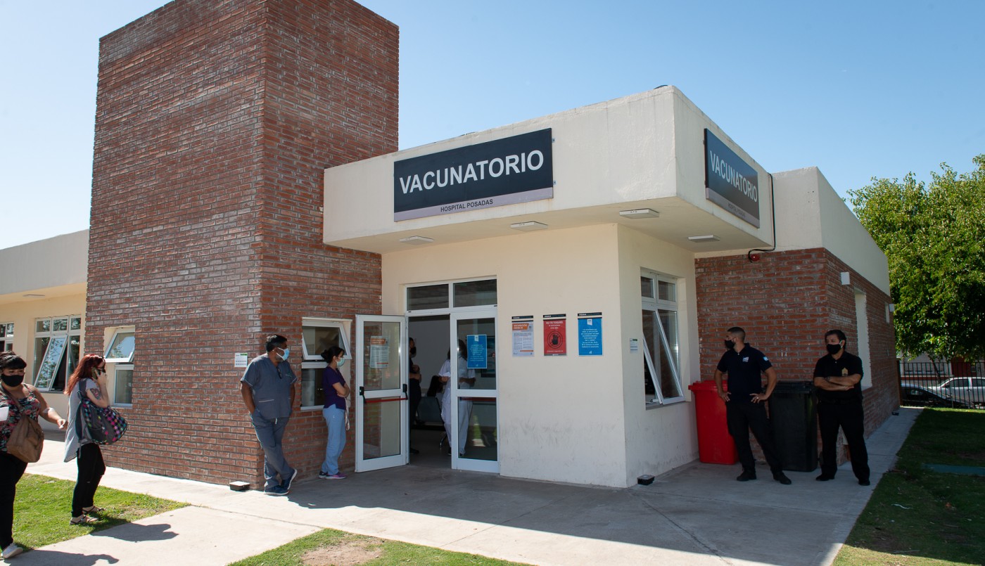 Eduardo Duhalde y Daniel Scioli, entre los vacunados vip en el Hospital Posadas | Nacionales