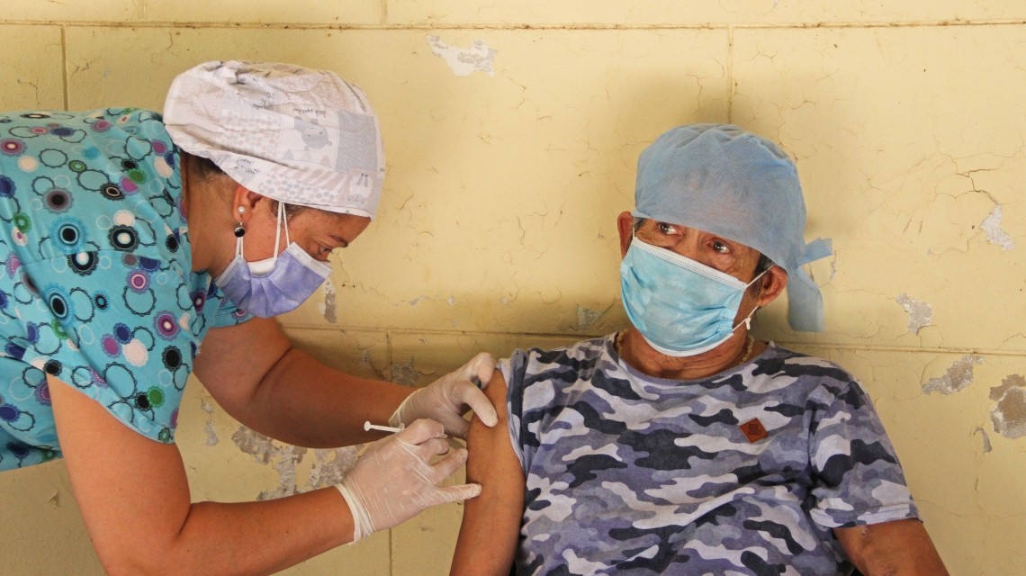 Se completó la vacunación en geriátricos del Departamento La Capital y de Rosario | Noticias