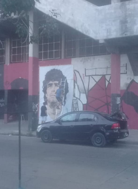 Las paredes de la cancha de Colón y un homenaje a Maradona | Deportes