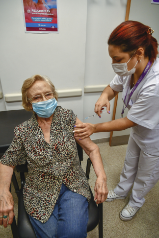 La vacunada número 1 millón en la Argentina es una mujer de 90 años | Nacionales