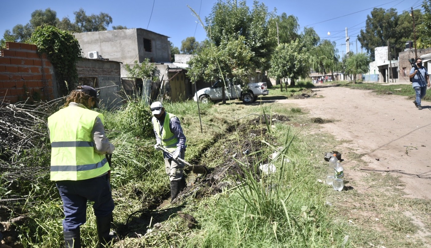 Está en marcha la limpieza de cunetas y desobstrucción de cruces en B° San Lorenzo | Noticias