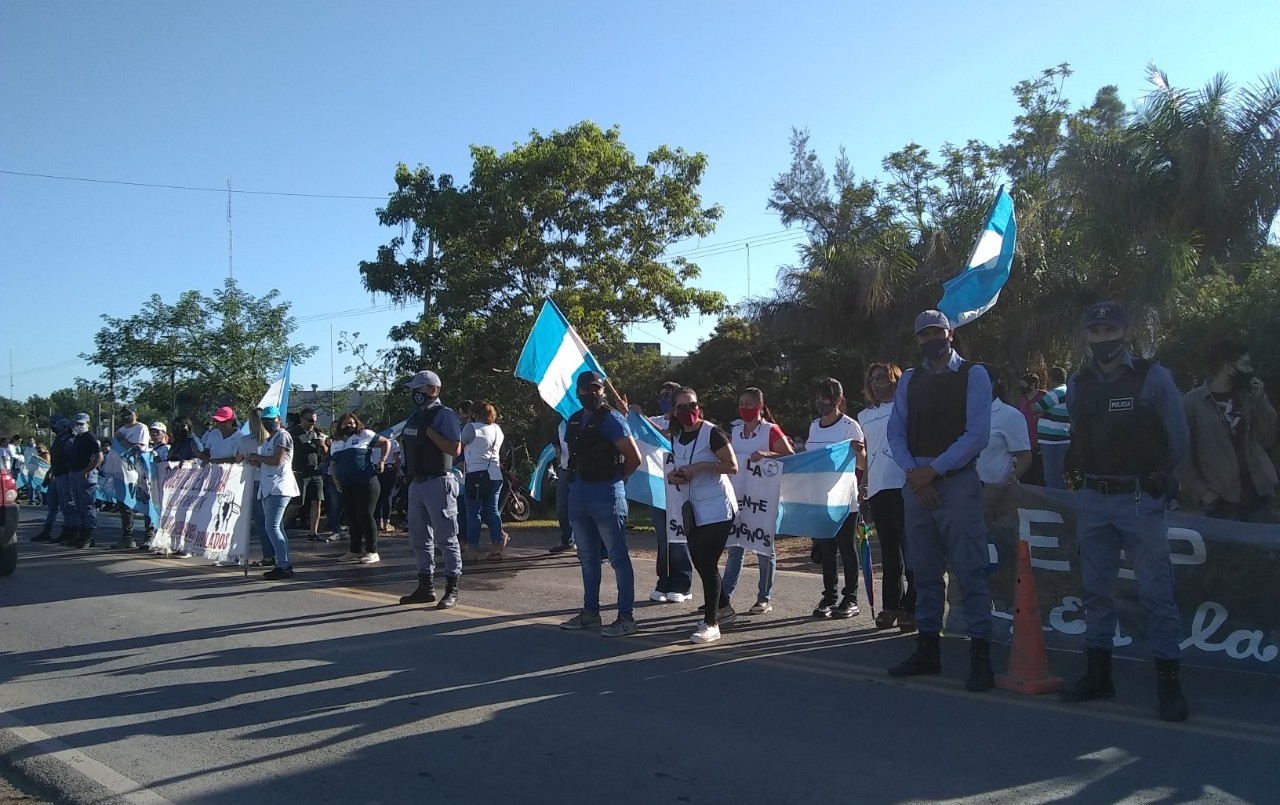 Sin clases en Chaco: Los docentes se manifestaron por salarios y contra la represión policial | Información General