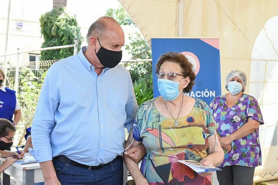 Perotti en Rafaela: "Muy emocionado de acompañar a mi madre a vacunarse" | Noticias