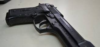 Un policía mató a uno de los hombres que intentaron robarle la moto con un arma de juguete | Información General