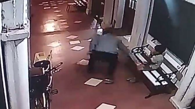 VIDEO: Le robó el celular a un nene de 5 años en una iglesia | Información General