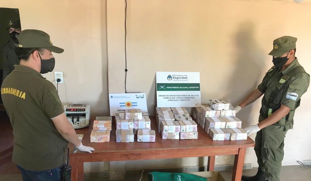 Llevaban 7 millones de pesos y 10 mil dólares: no pudieron justificarlo | Noticias