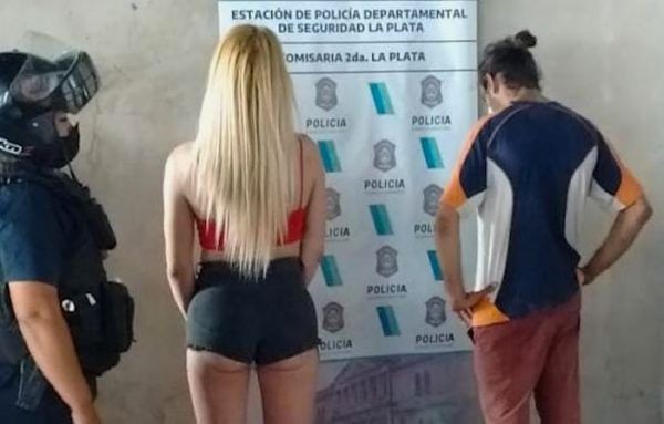 "Se desplazaban de manera sospechosa": mujer llevaba marihuana escondida en sus genitales | Noticias