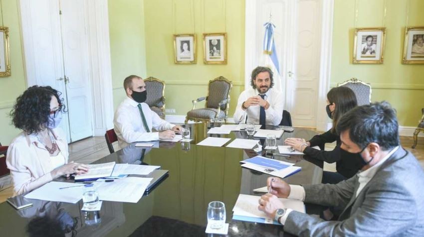 El Gobierno dio inicio a una licitación pública para contratar encuestas telefónicas, focus groups y grupos de WhatsApp | Nacionales