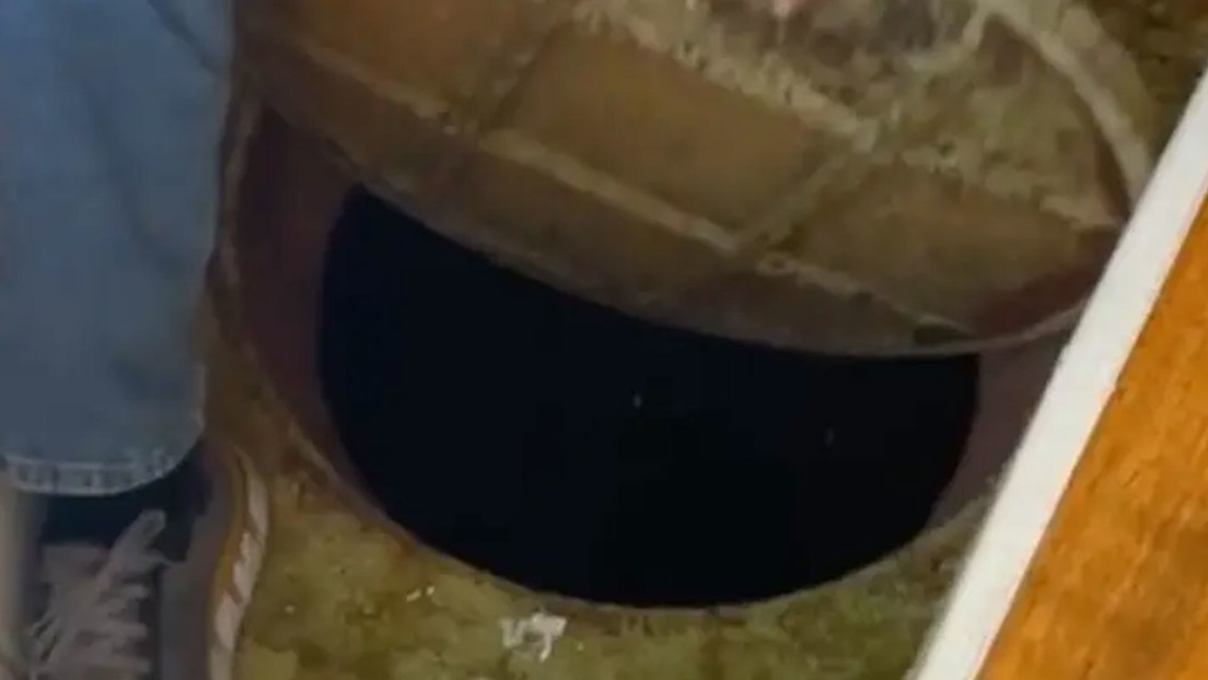 Una 'tiktoker' retira un armario y descubre un refugio secreto | Redes