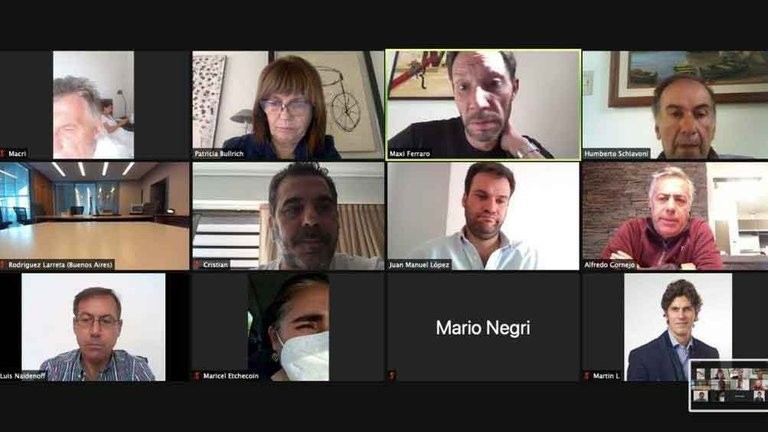 Blooper de Macri en reunión por Zoom: se vio a Juliana Awada en la cama | Nacionales