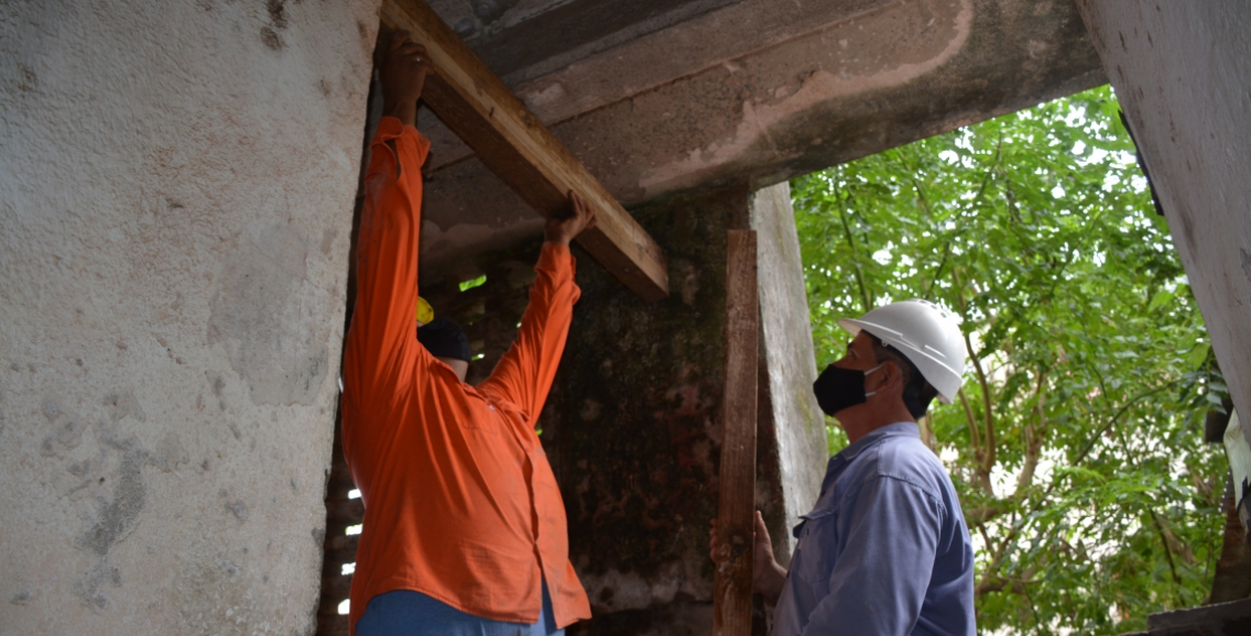 Asisten a vecinos luego de un desprendimiento de baranda en un monoblock de barrio Acería | Noticias