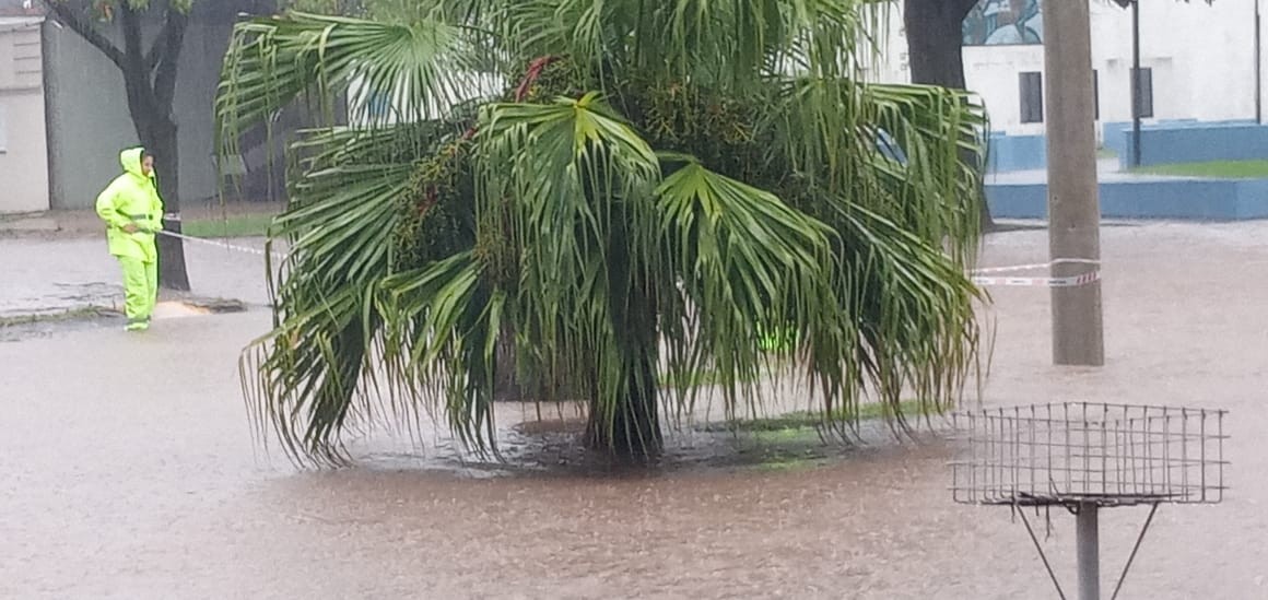 Video: corte total de la Ruta 80 entre la Autopista y Gálvez, donde hay evacuados por las lluvias | Noticias