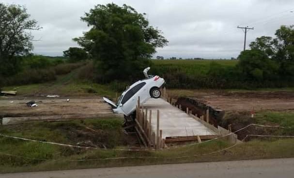 Impactante accidente: un auto se incrustó en una zanja en el interior de la provincia | Noticias