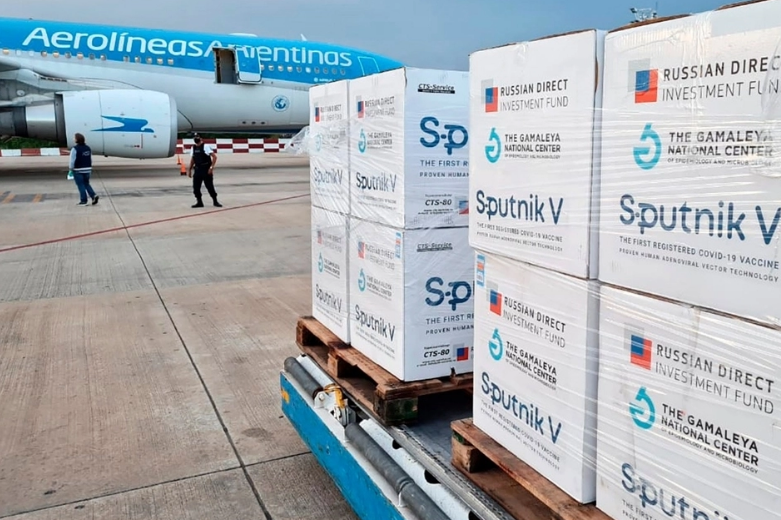 Sputnik V: partió un nuevo avión para buscar vacunas a Rusia | Noticias