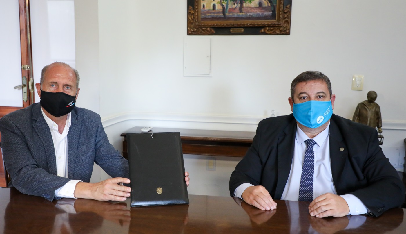 Perotti firmó un convenio con la UNL para facilitar la tramitación del Boleto Educativo Gratuito | Noticias