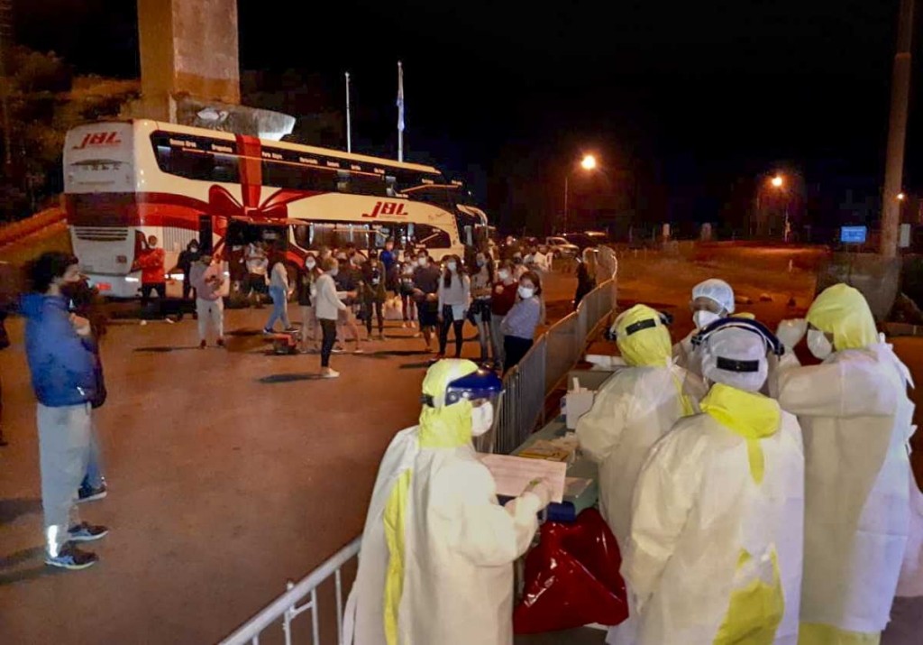 Los argentinos varados en Paso de los Libres pudieron ingresar al país tras dar negativo en los hisopados | Nacionales