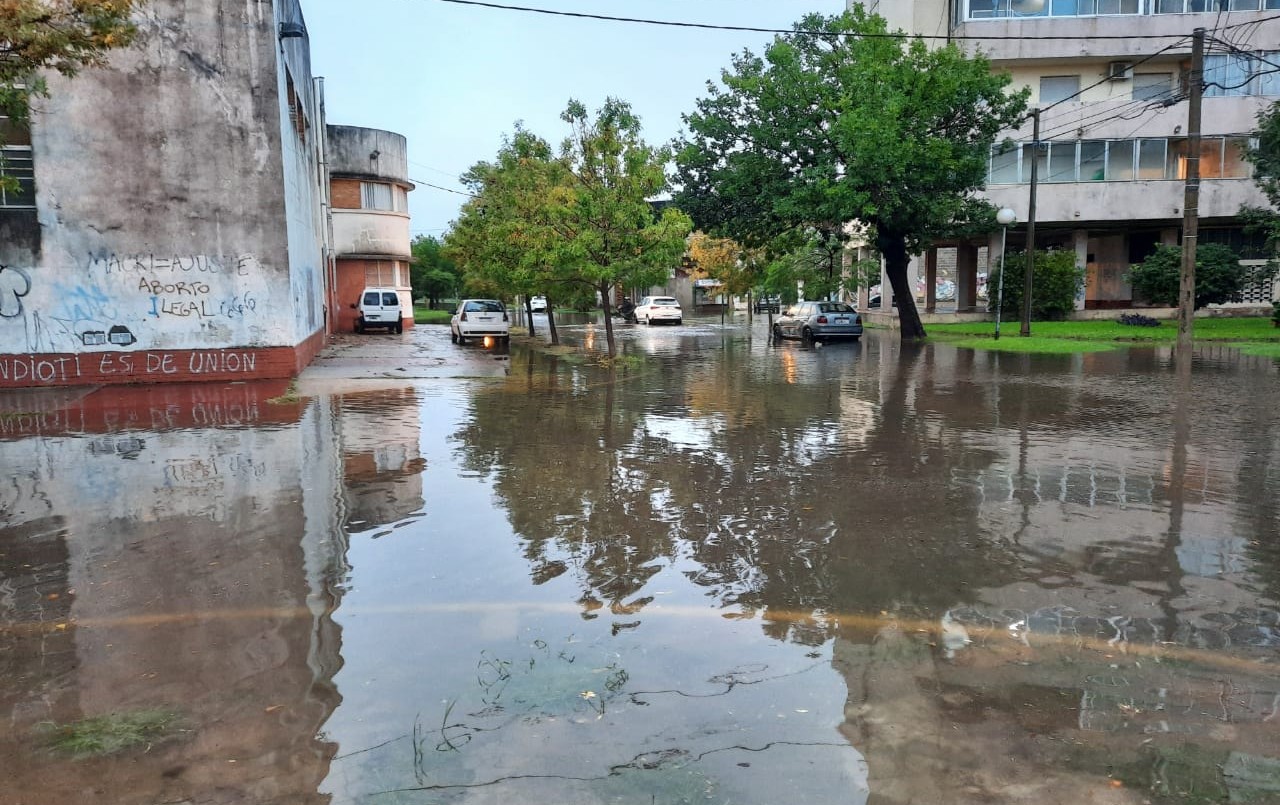 Por la tormenta, la municipalidad realizó limpieza de drenajes y bocas de tormentas | Noticias