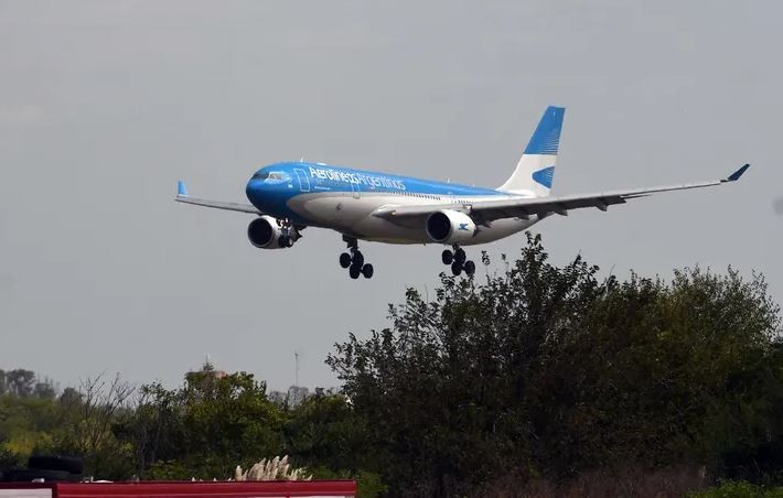 Aerolíneas Argentinas traslada otros 7 vuelos de Aeroparque a Ezeiza por personal contagiado con coronavirus | Nacionales