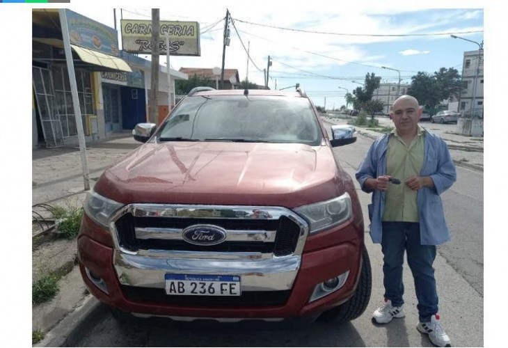 Un comerciante donó su camioneta para la compra de un avión hidrante en Chubut | Juntos y solidarios