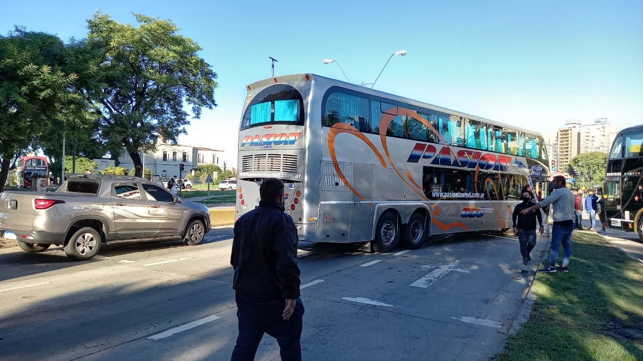 Por la tarde, transportistas turísticos interrumpirán Avenida Alem de manera total | Noticias