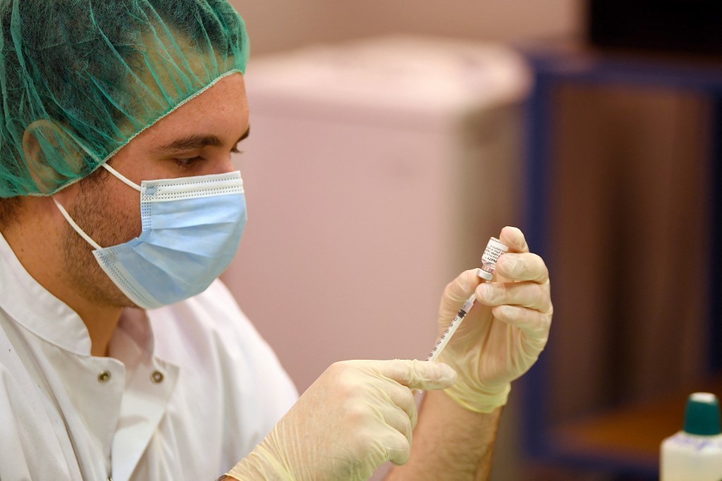 Pfizer cree que "probablemente" sea necesaria una tercera dosis de la vacuna contra el coronavirus | Información General