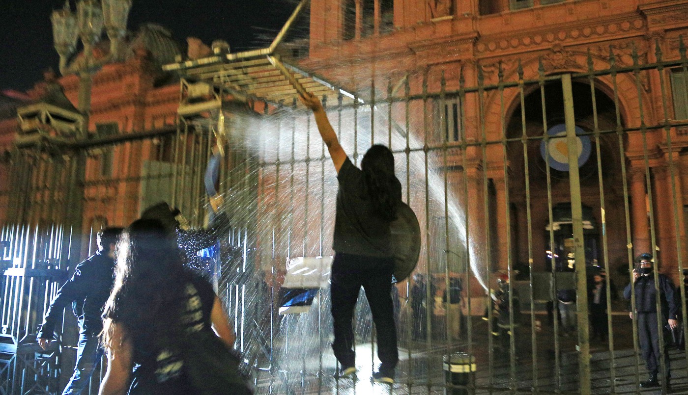 Protestas contra las nuevas restricciones en Olivos y Casa Rosada | Nacionales