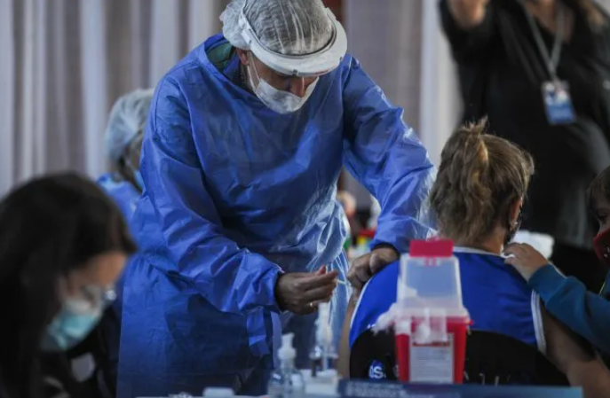 Llegan más dosis a Santa Fe y comienza la aplicación de la segunda dosis a mayores de 80 años | Noticias