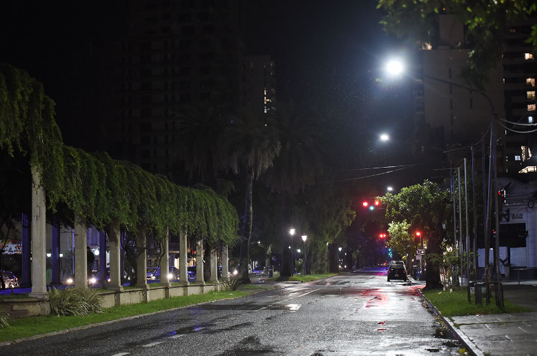 Comenzó el recambio de las luminarias sobre Bulevar Gálvez y Pellegrini | Noticias
